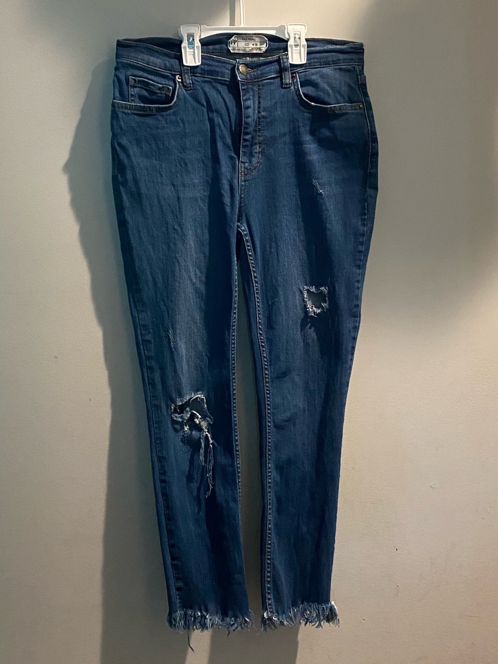 Free People Great Heights Distressed Crop Skinny Jeans Size 30 Medium Wash